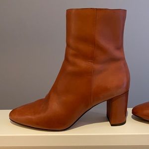 Heeled leather boots